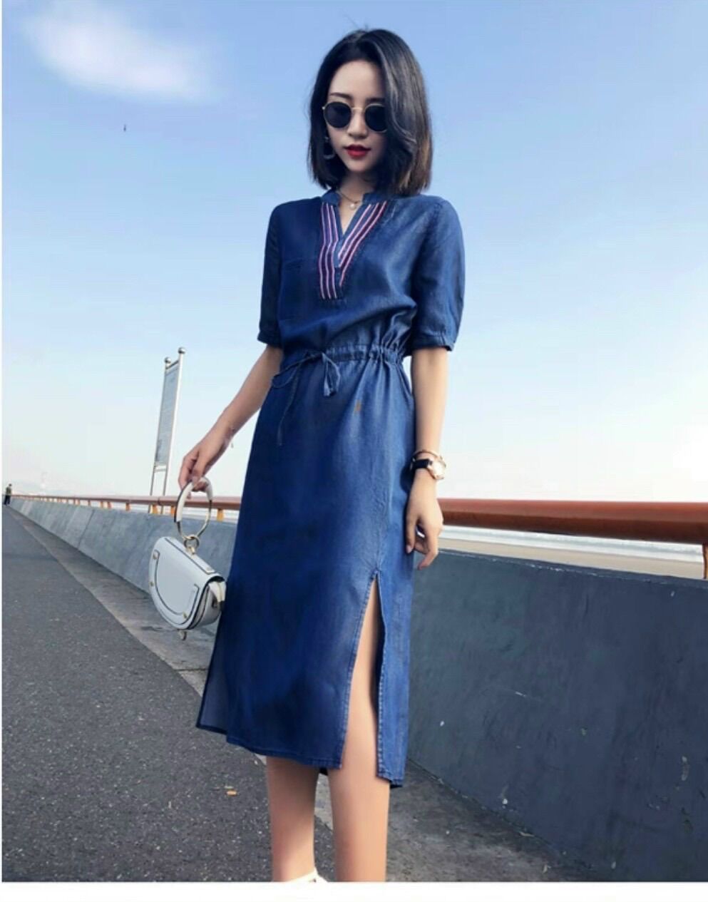 ĐẦM XOÈ DENIM CỔ PHỐI VIỀN EO DÂY RÚT
