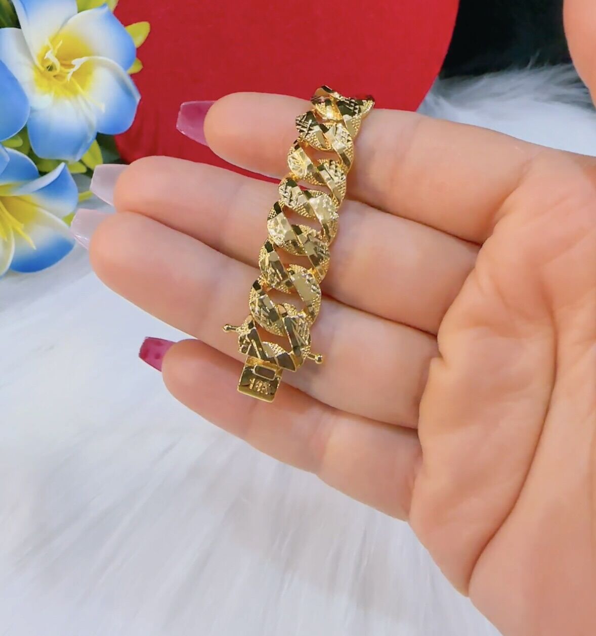 Lắc tay nữ kiểu xích chạm mạ vàng 18k cao cấp ( khoá có kí hiệu 18k )