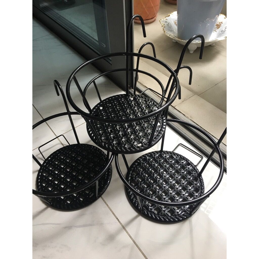 Giỏ sắt treo ban công màu đen sơn tĩnh điện