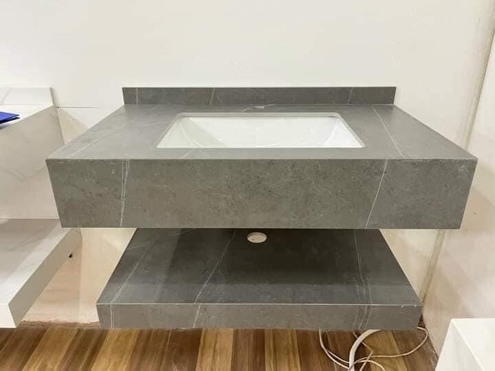 Combo chậu lavabo rửa mặt kèm bàn đá 2 tầng, kèm gương led cảm ứng vân tay