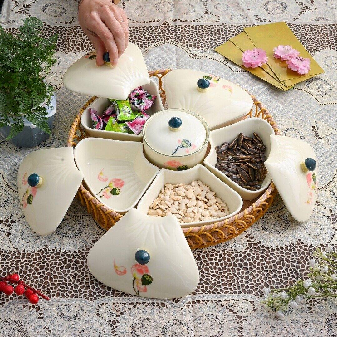 Khay đựng bánh mứt kẹo tết kèm khay mây.Hàng sứ Bát Tràng.