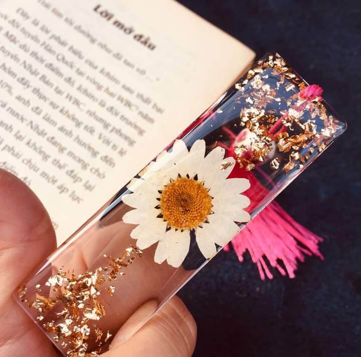 Thẻ đánh dấu sách hoa thật (thêm tên theo yêu cầu ) key chain handmade epoxy Resin