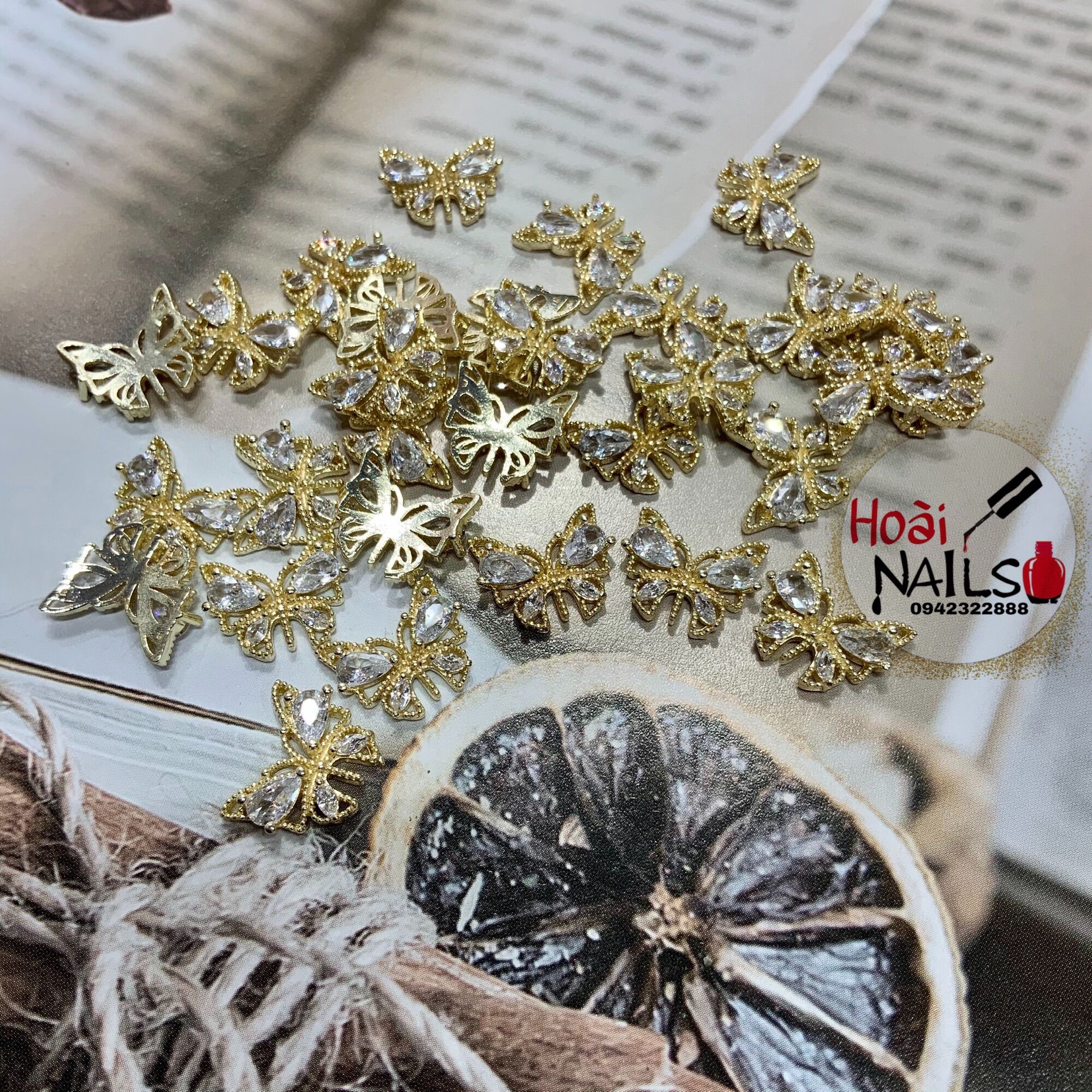 Charm bướm cao cấp ( giá 1c)