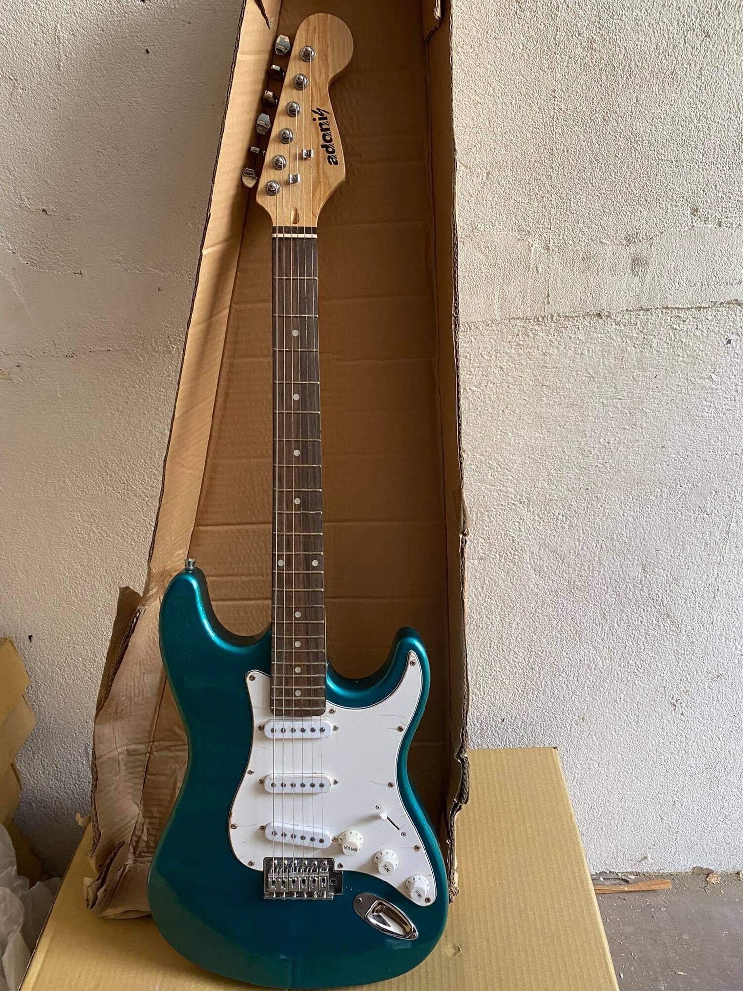Guitar Điện Adonis