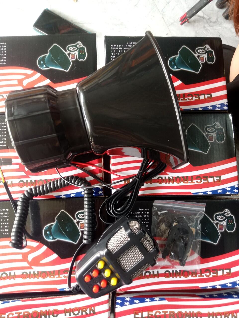 Còi Hú Cảnh Sát Vòi Khí Tay Lửng Màu Xe Cảnh Báo Báo Động Còi Xe 12V24v Loa Mic PA Hệ Thống khẩn Cấp Hooter