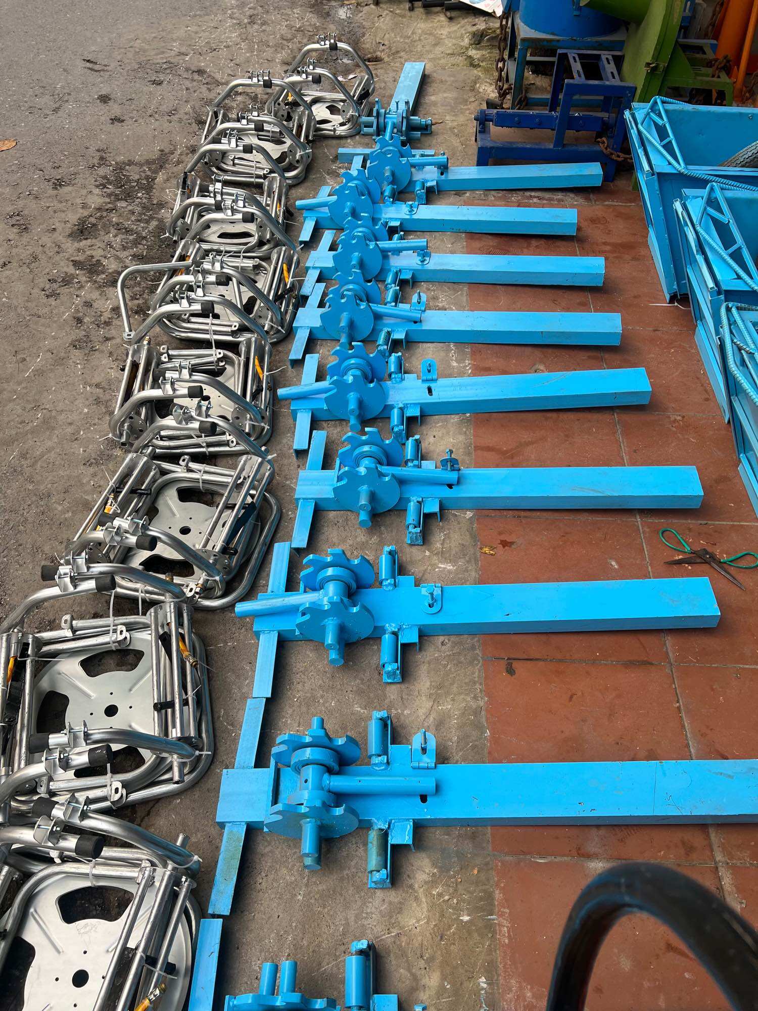 Bàn bẻ mỏ sắt cây F25