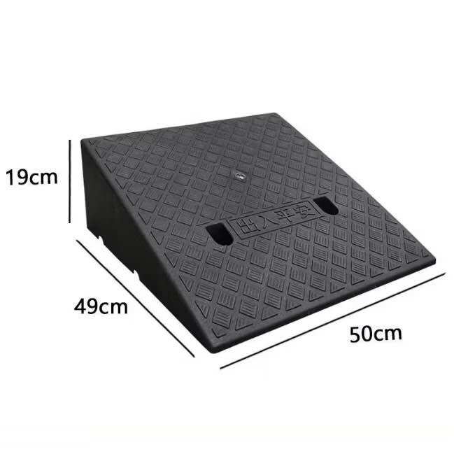 Dốc bục lên xuống xe máy, ô tô bằng nhựa đệm cao su tam giác, Cầu dắt xe máy lên xuống bậc thềm chất liệu PVC chịu lực