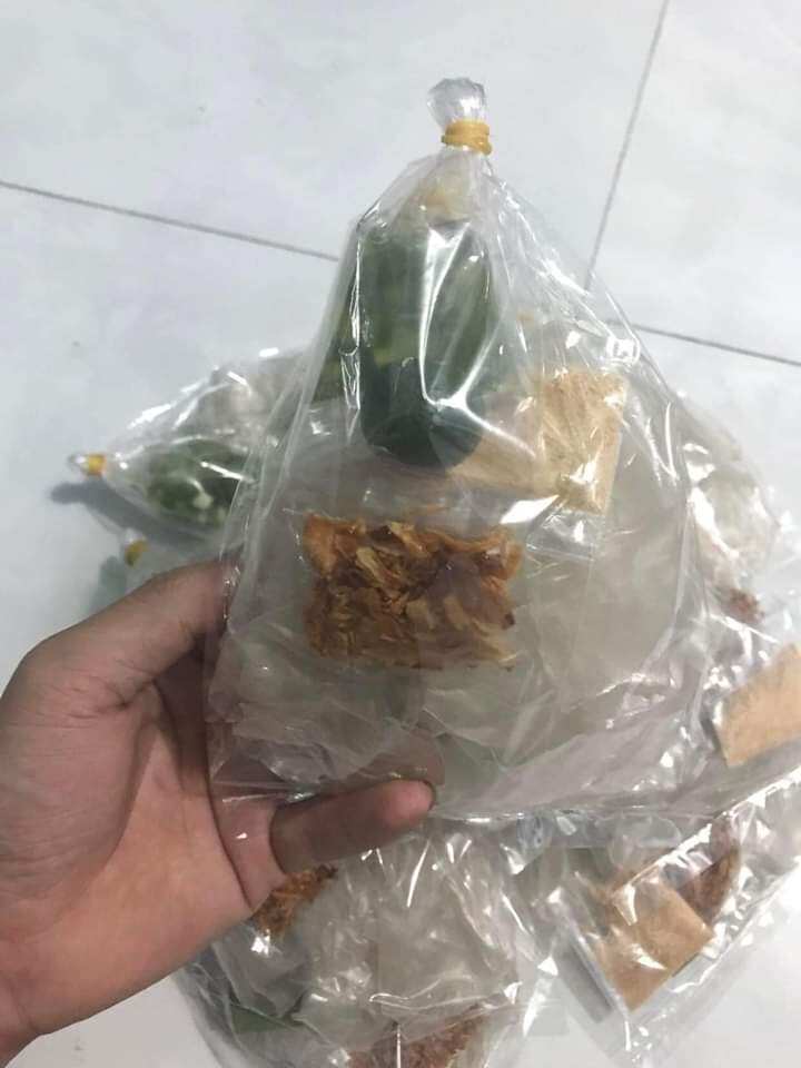 bánh tráng xì ke. (sa tế, tỏi phi, tép, muối tôm)