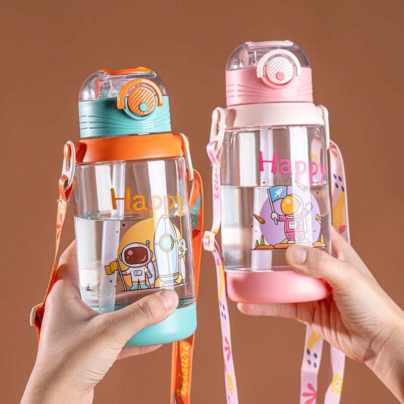 Bình đựng có dây đeo và ống hút cho bé