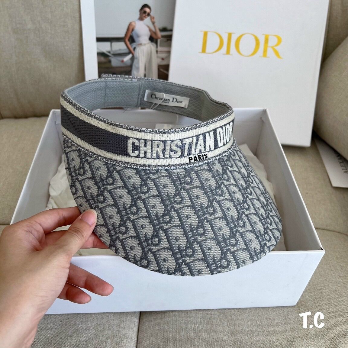 Mũ dior nửa đầu