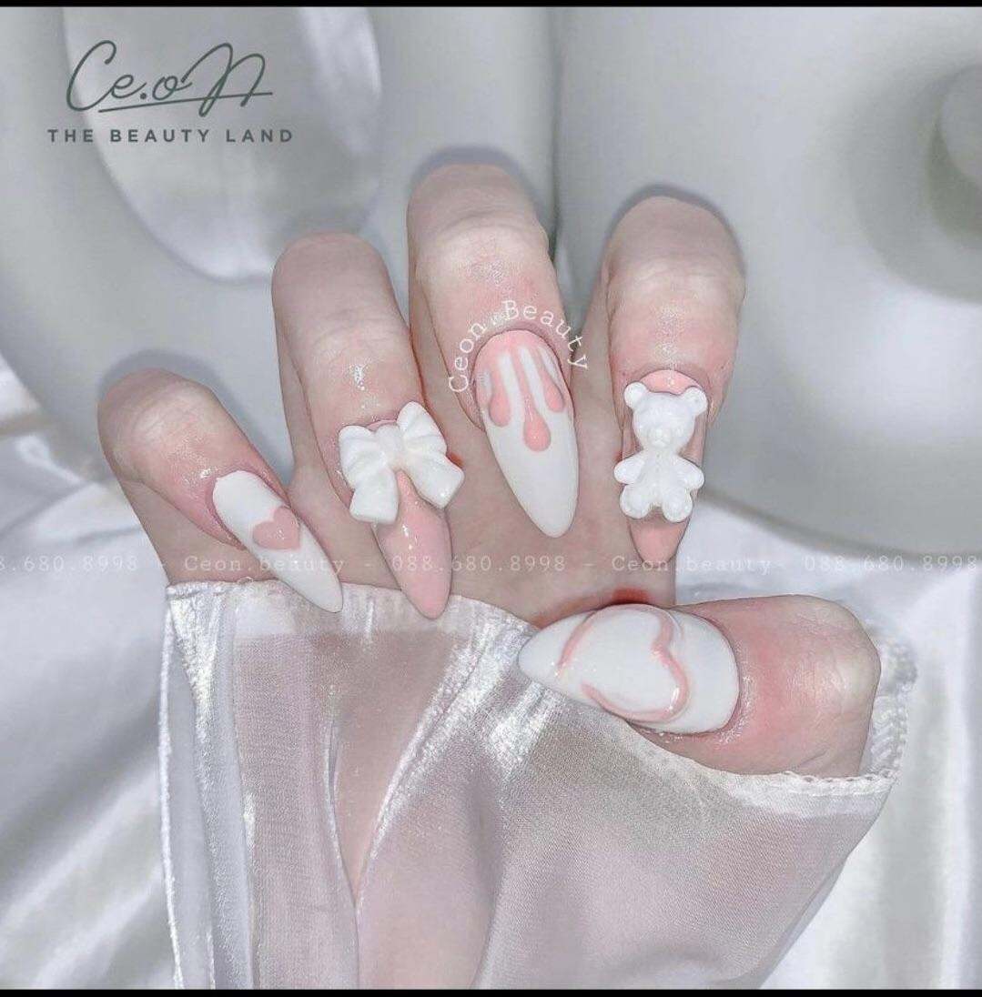 Nail box thiết kế trắng trong đính charm sang chảnh mẫu cô dâu - Chăm sóc  móng | TheFaceHolic.com