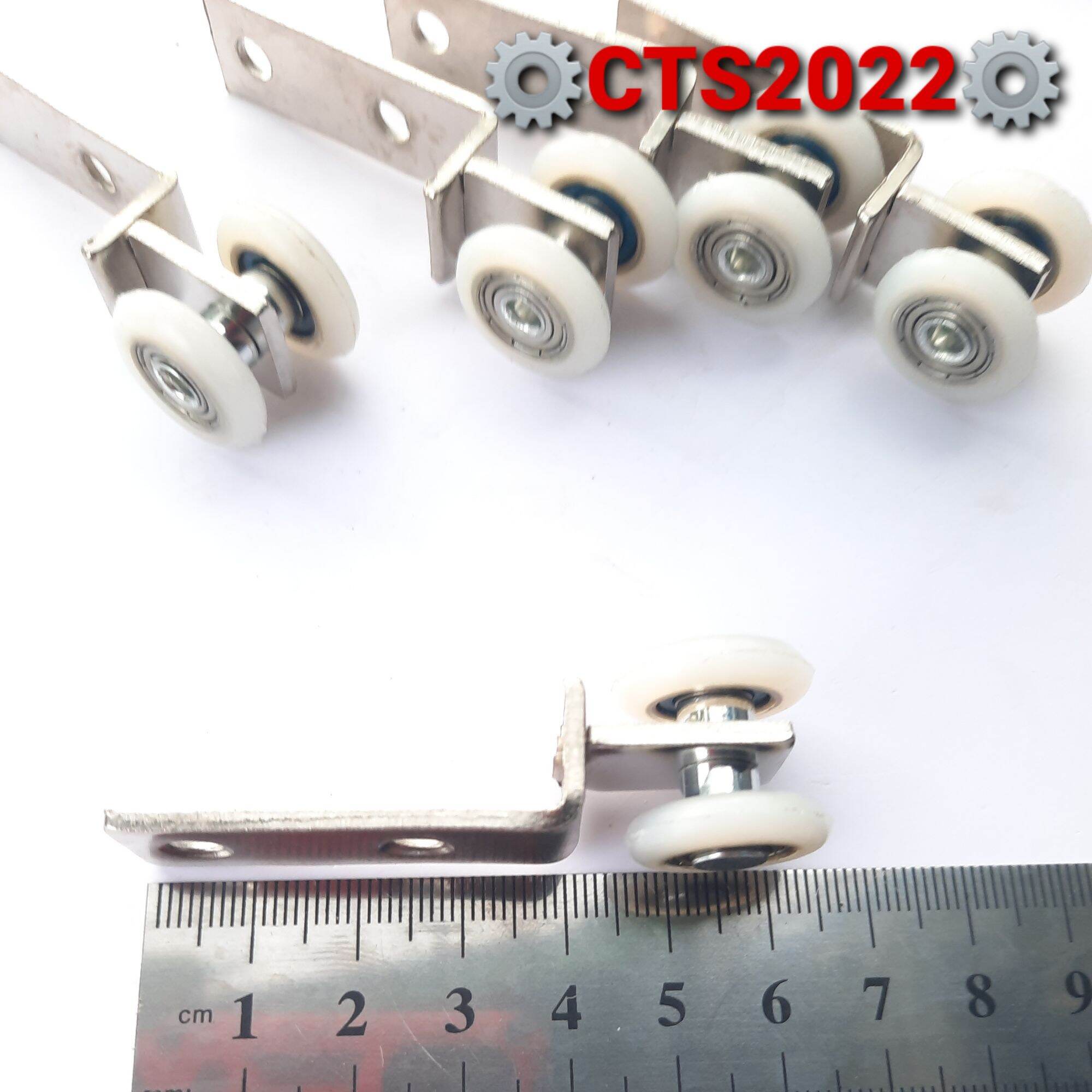 Con lăn trên cửa lùa inox tiện dụng