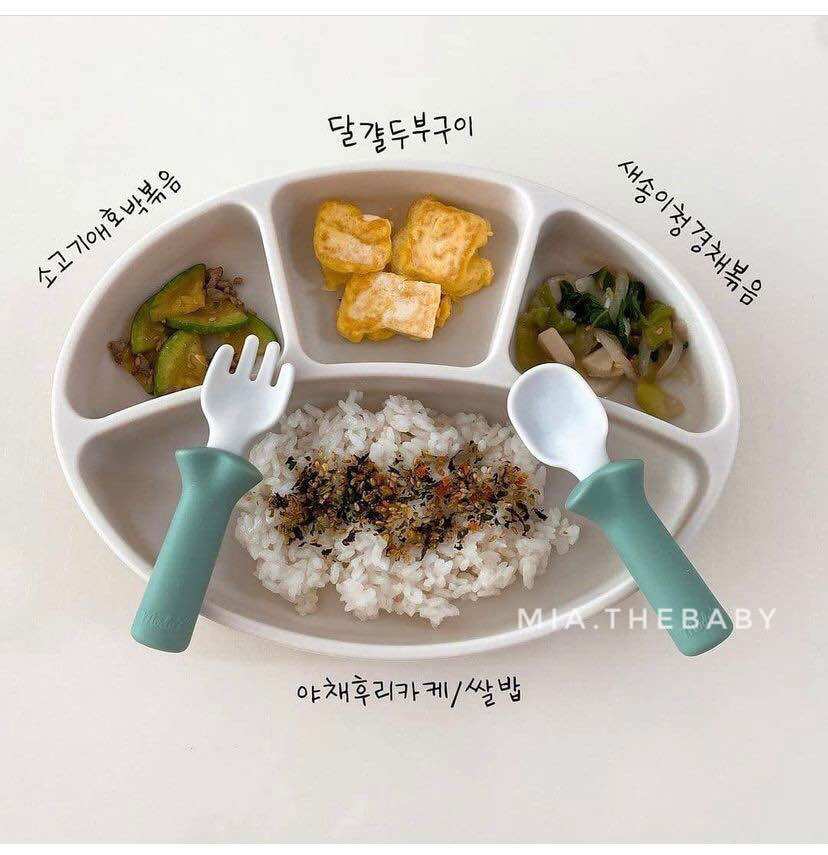 KHAY OVAL SILICONE ĐẾ HÍT ĂN DẶM BLUEMAMA MADE IN KOREA