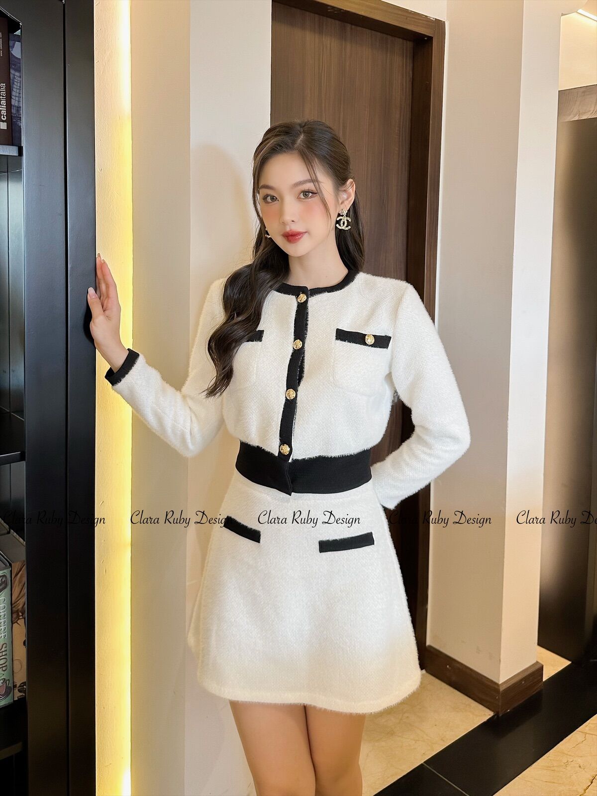 Set áo jacket và Váy len lông thỏ màu trắng