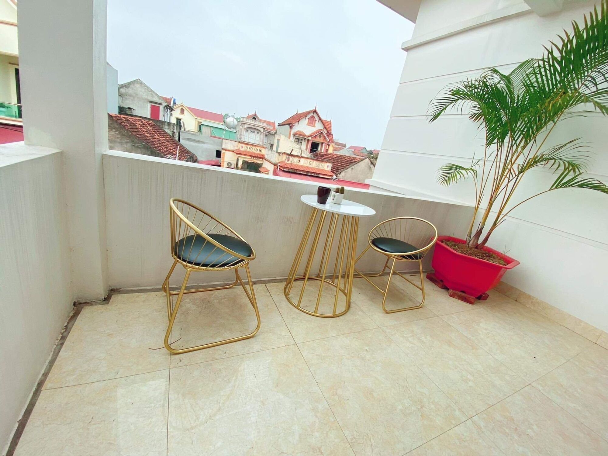 Ghế nón nhỏ( bàn và 4 ghế)