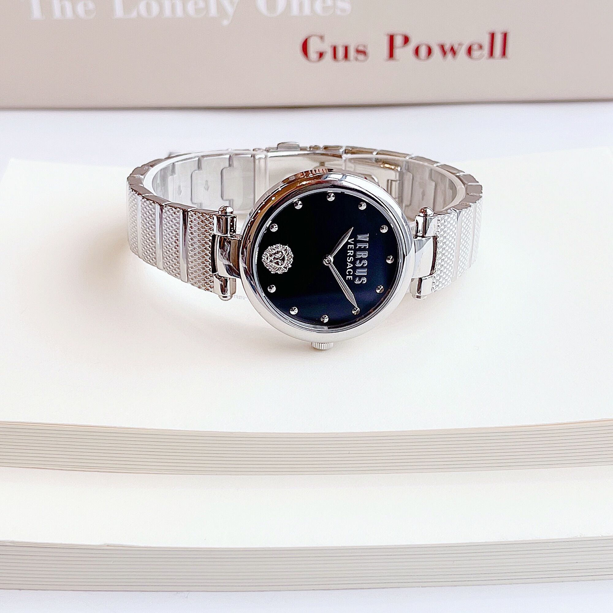 Đồng hồ nữ Versus dây kim loại, size 34mm