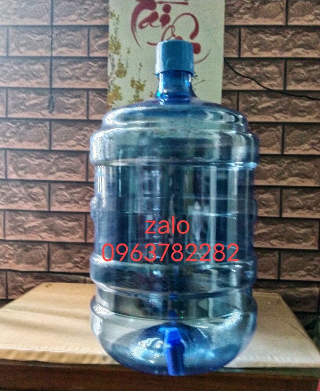 1 vỏ bình cổ cao 5galon dùng cho cây nóng lạnh có vòi kèm theo