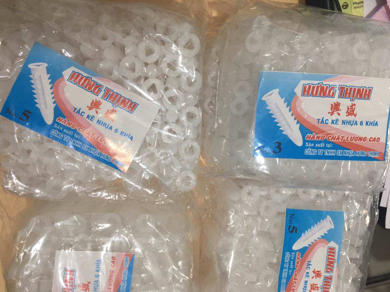 Tắc Kê Nhựa Nhiều Size (10 Con)