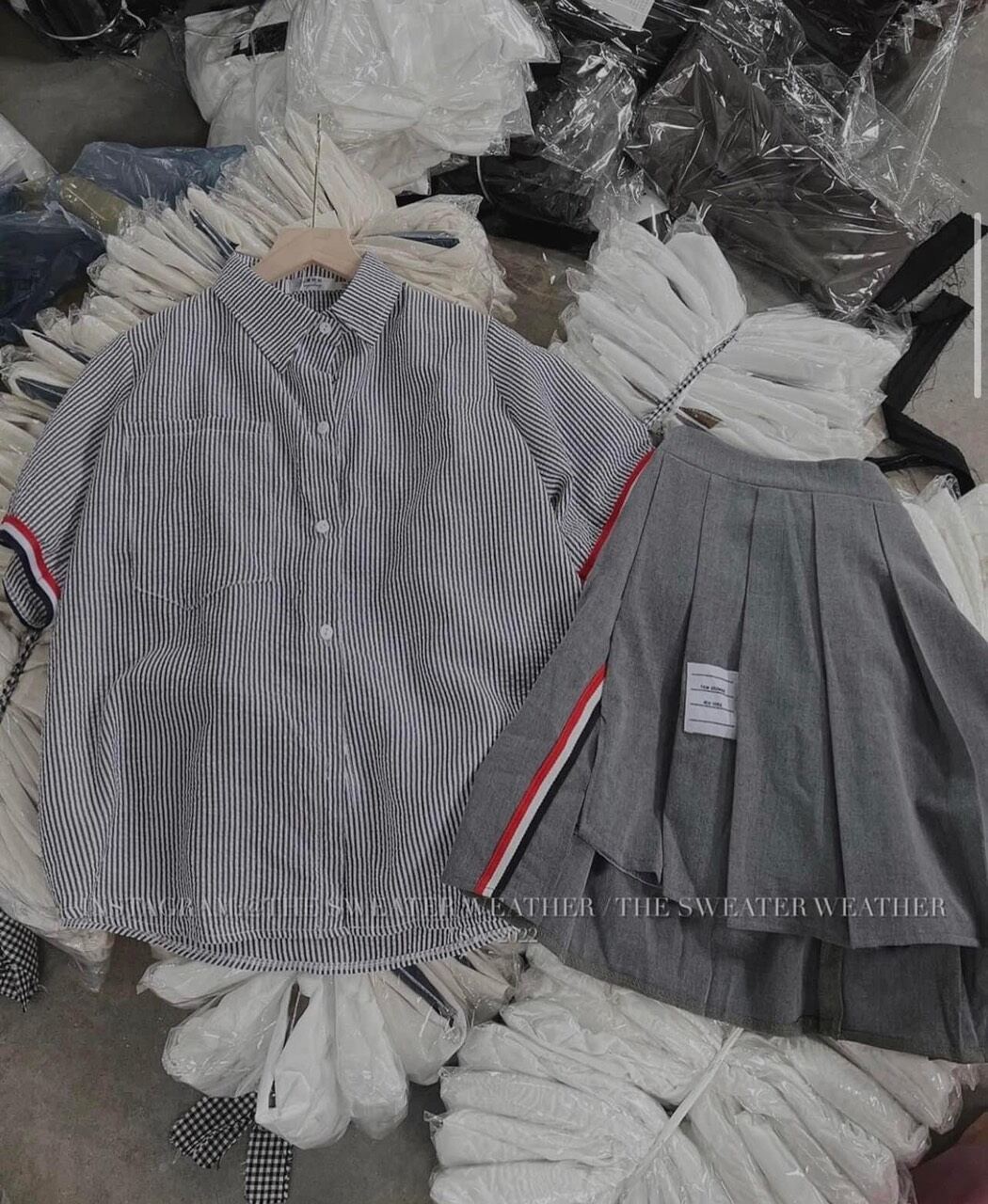 Sét chân váy xếp ly mix áo kẻ cực xinh