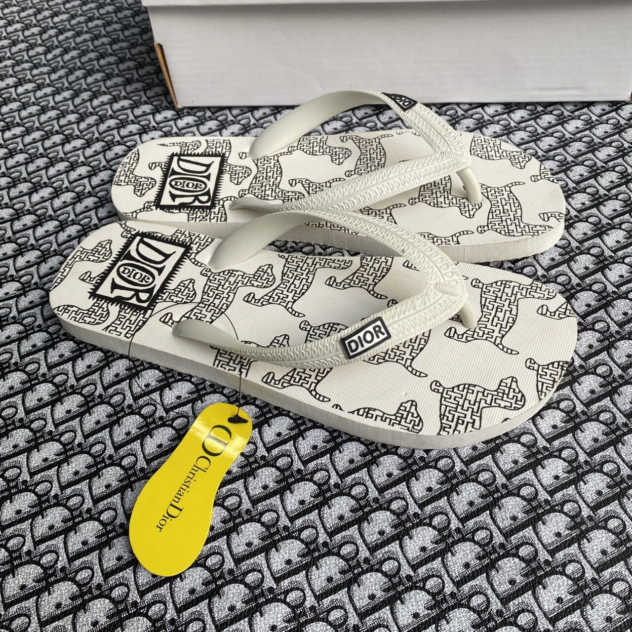 Dép kẹp Nam -Nữ Dior ( Trắng - Đen )