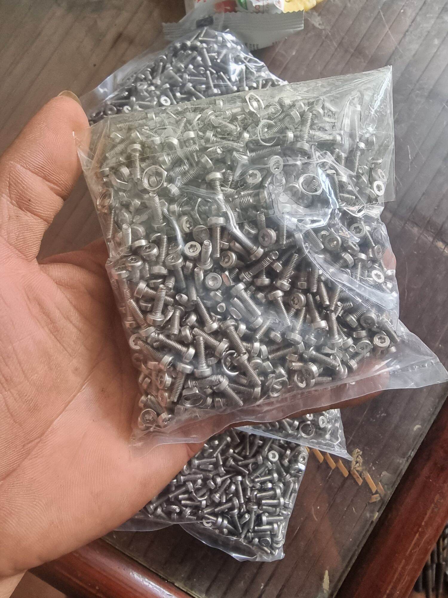 Túi 500 vít hoa thị m3x10mm inox 304