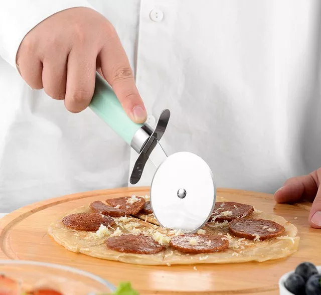 Dụng cụ cắt bánh