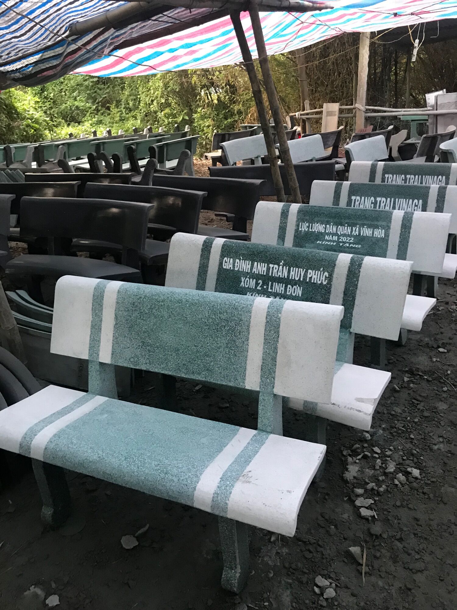 Bàn ghế đá ngoài trời