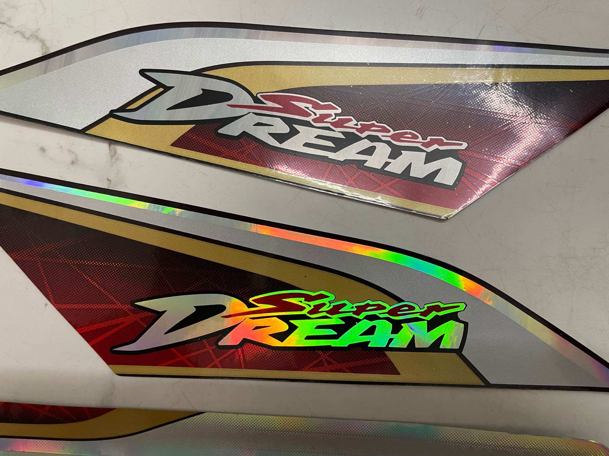 Tem Super Dream 2010 phản quang New hàng nhập Thái Lan chất lượng cao dành trang trí riêng cho dòng xe này, tem phản quang màu sắc cực đẹp và bền, giá bán cực tốt bán lẻ như bán sỉ Nhãn Dán