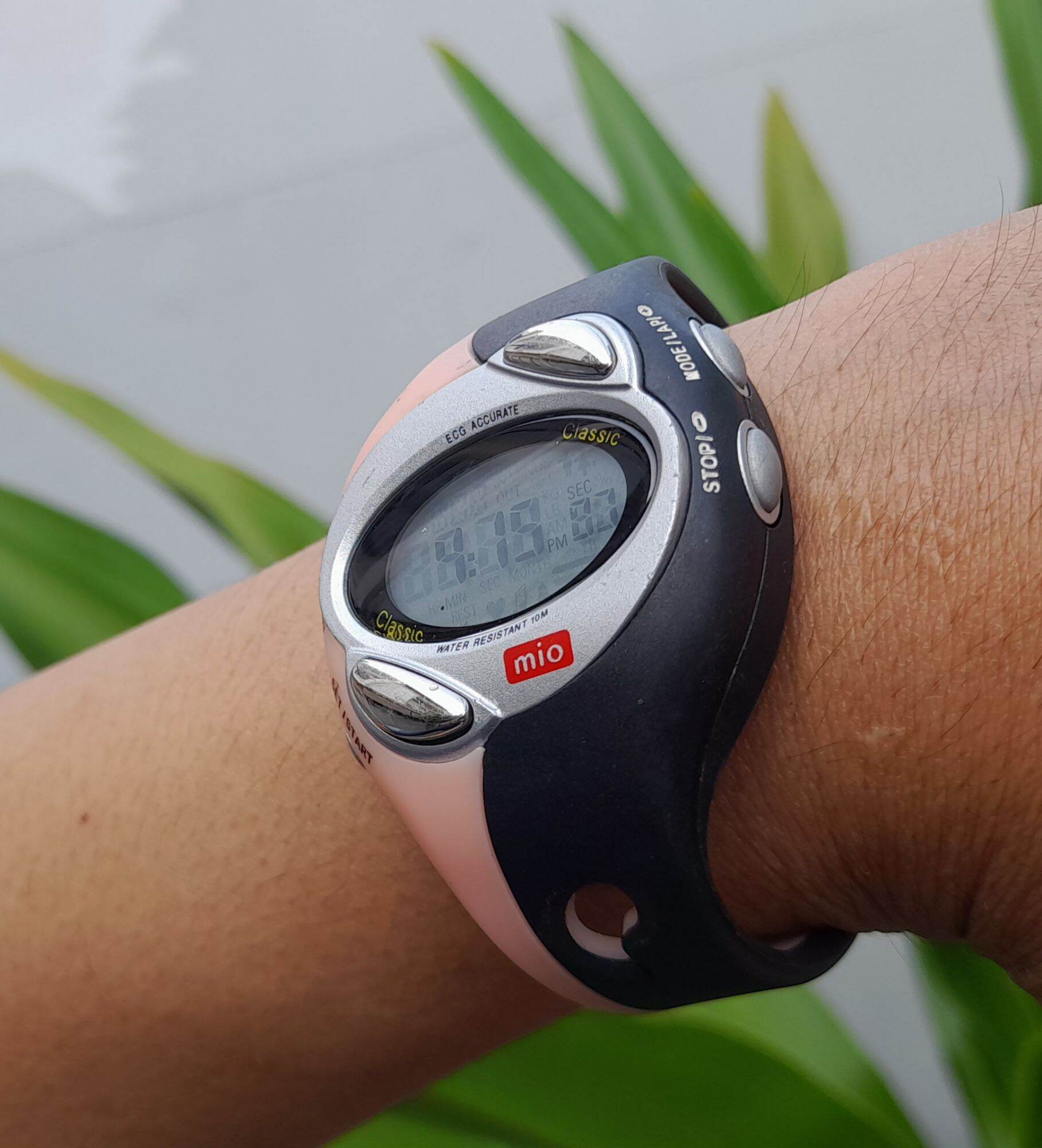 Đồng hồ điện tử MiO watch