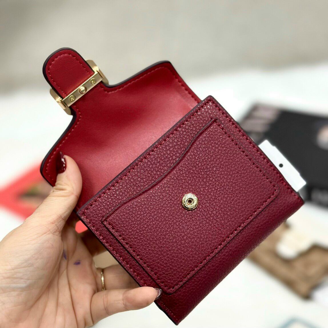 Ví
COACH Pepper Wallet màu cực kỳ trẻ trung