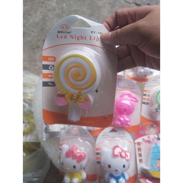 Đèn ngủ có công tắc nhiều mẫu( màu ngẩu nhiên)
