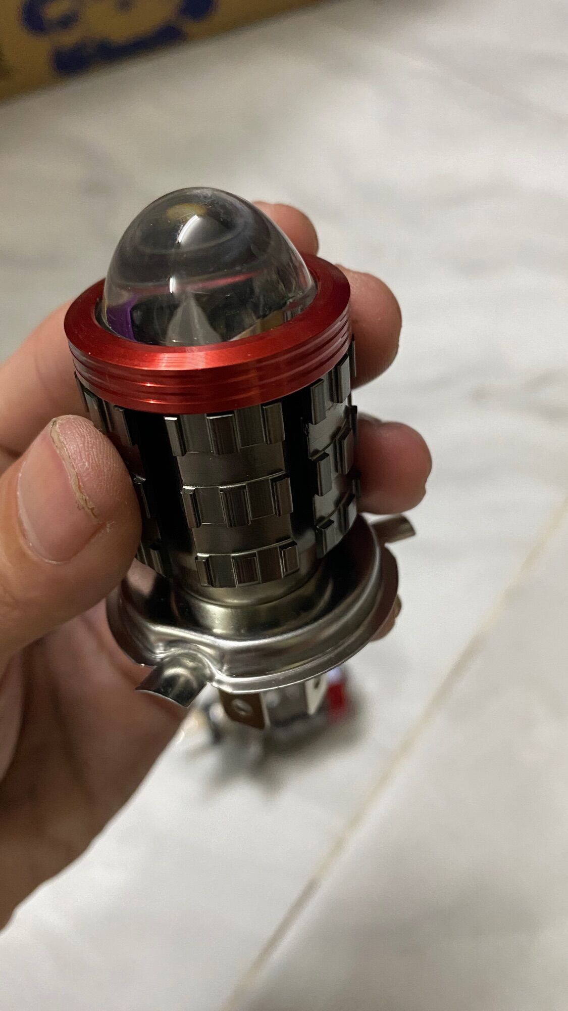 Đèn H4 bi cầu có chế độ Flash