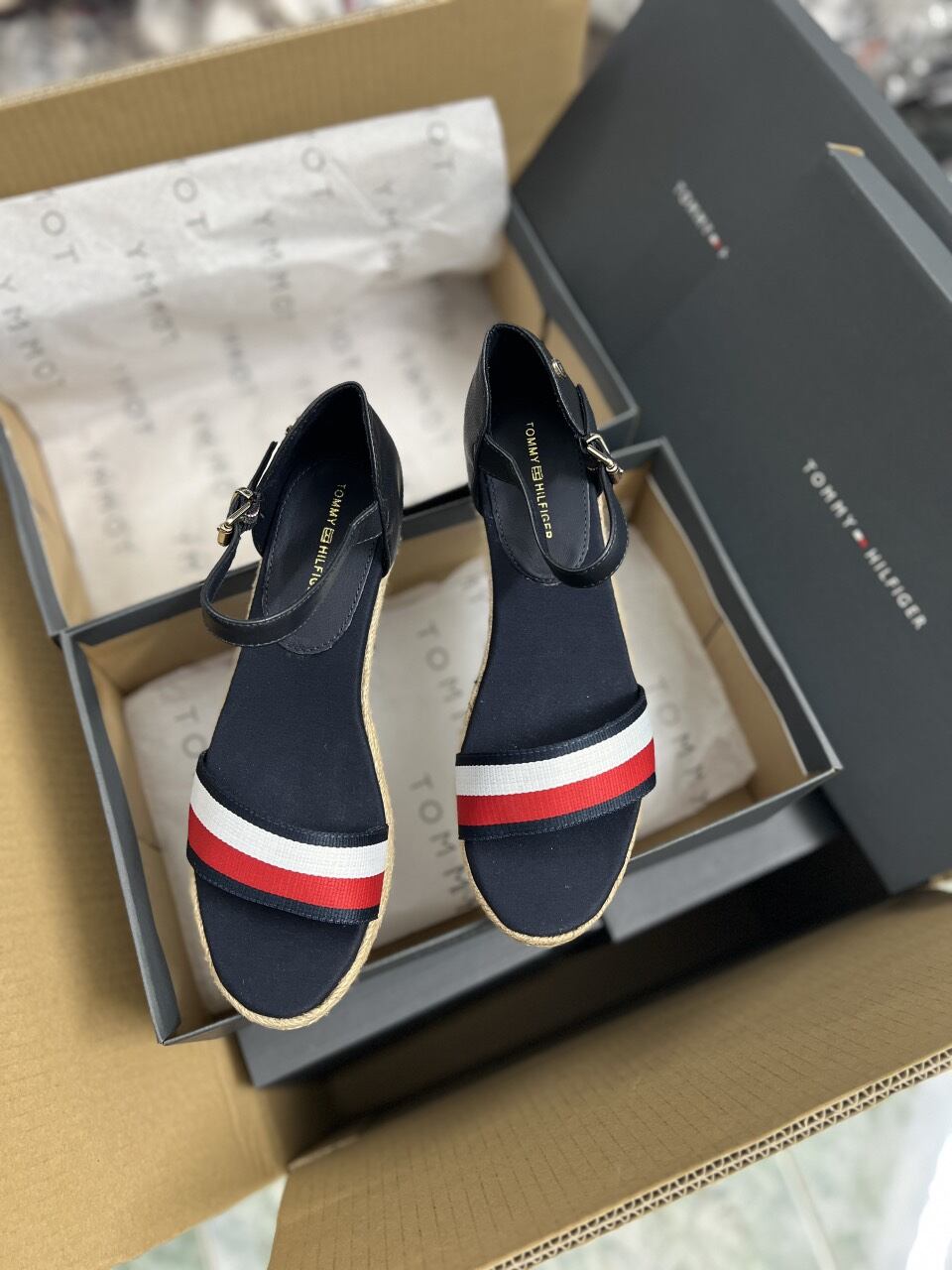 GIÀY SANDAL TOMMY ĐẾ XUỒNG PHỐI CÓI SIZE 37