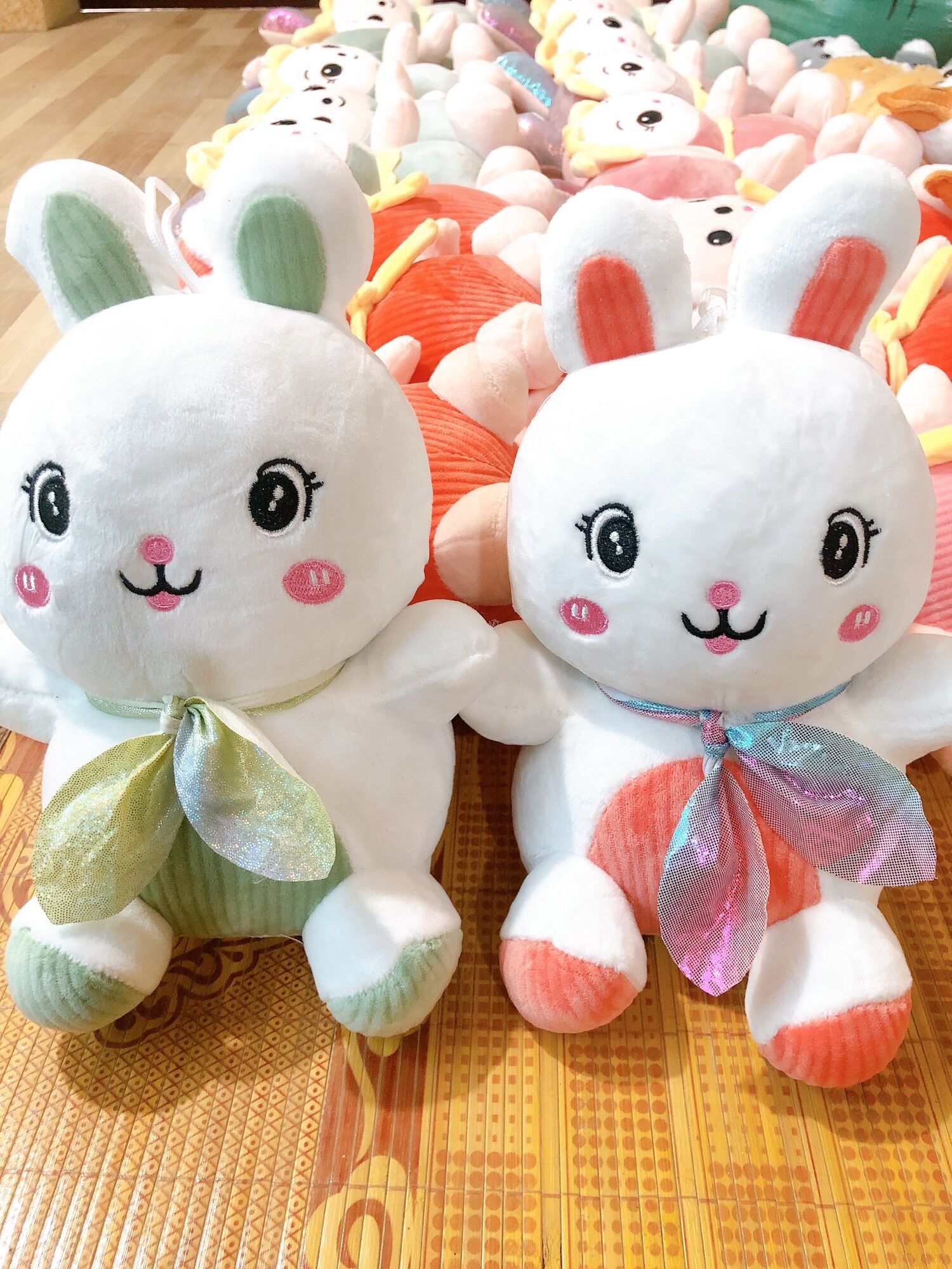 Gấu nhồi bông thỏ đeo nơ siêu xinh