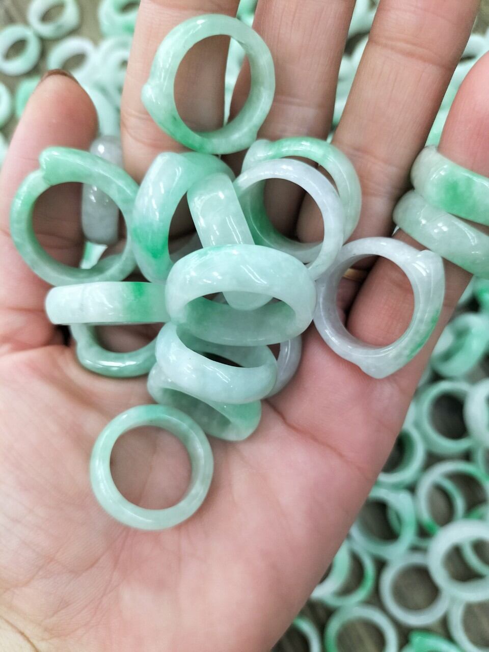 Nhẫn đá ngọc cẩm thạch lí thiên nhiên