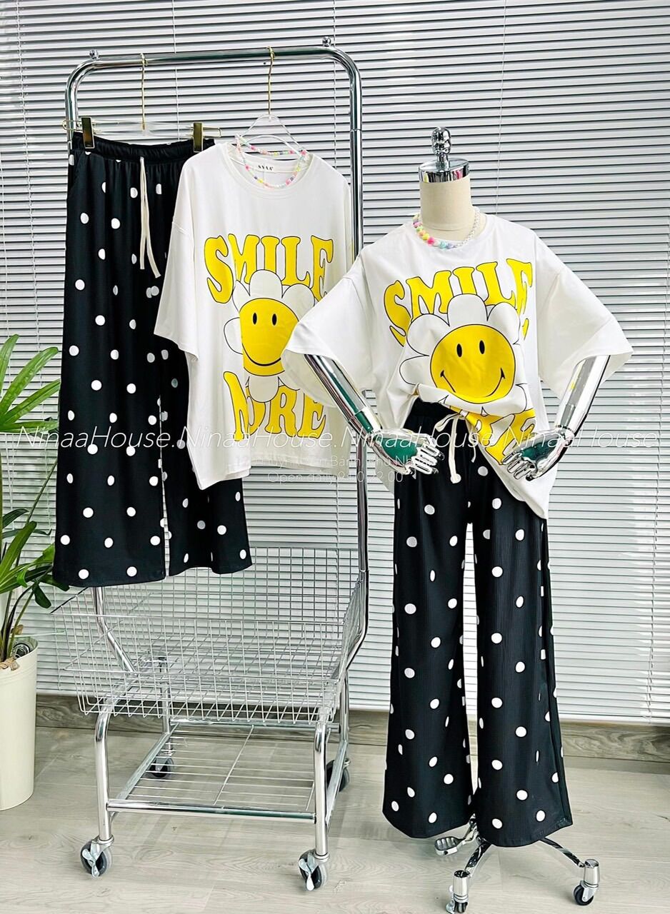Set áo cotton hoa mặt trời quần suông gân chấm bi