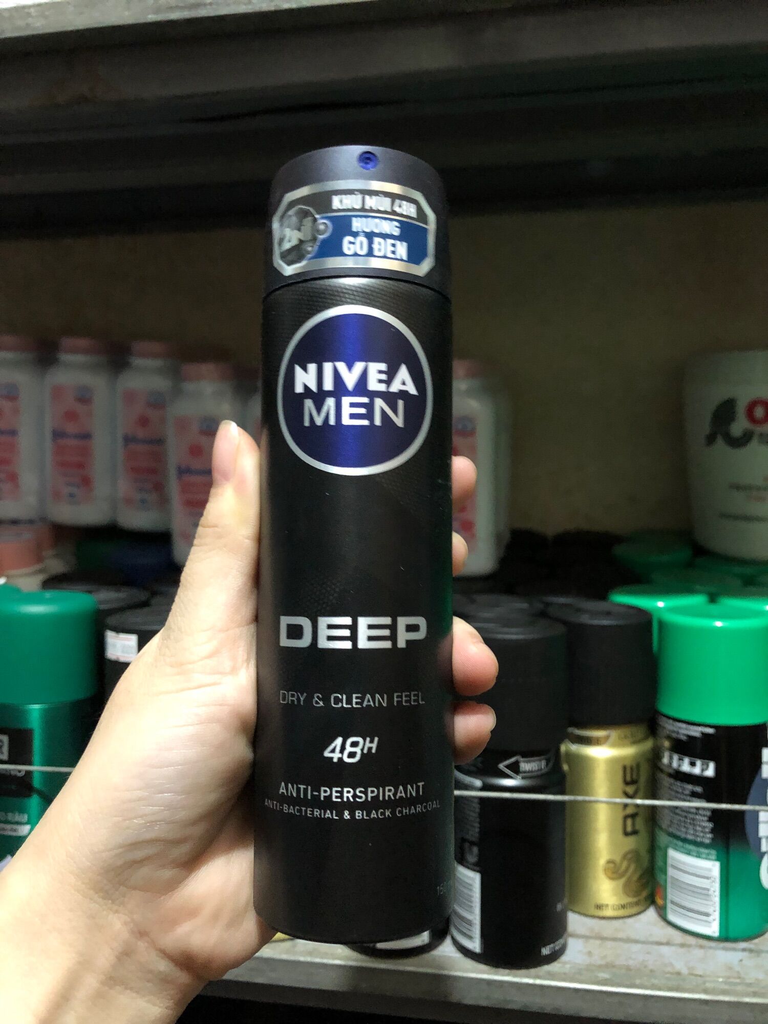 Xịt ngăn mùi nivea men deep than đen hoạt tính 150ml