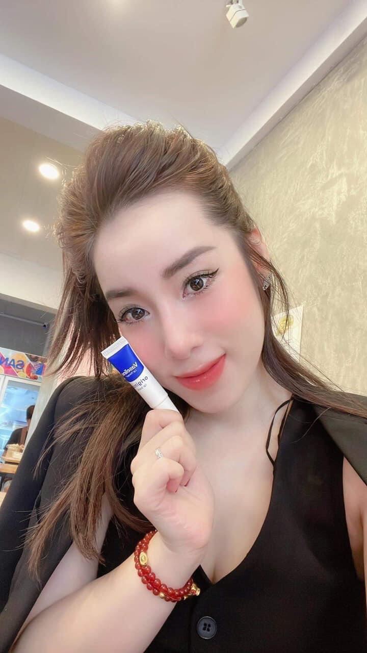 01 Tuýp Son Vaseline dưỡng môi Thái Lan