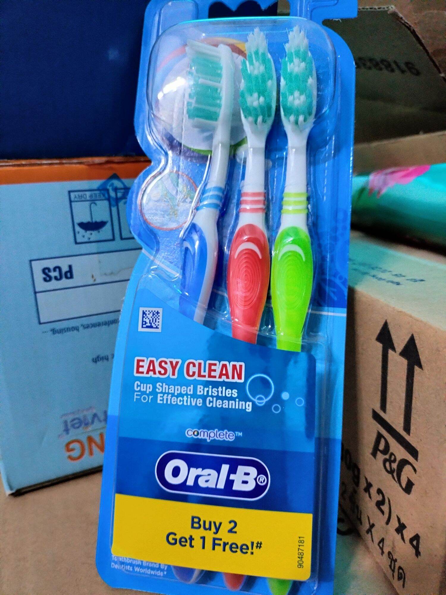 Bàn chải đánh răng Oral-B lông mềm Easy Clean vỉ 3 cây