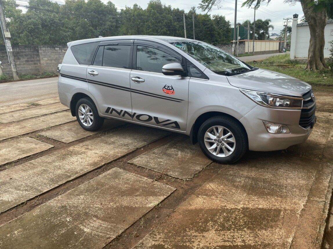 Tem dán xe Innova mẫu mới nhất