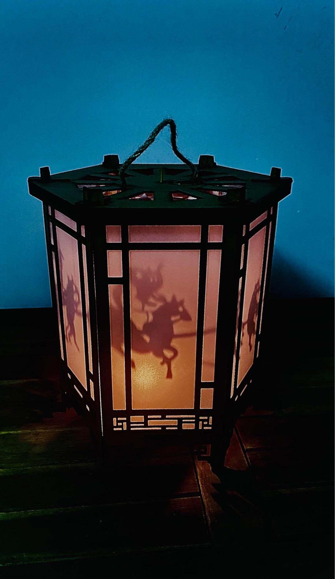 Đèn kéo quân gỗ ( Hình quay Đám cưới Chuột) cao 24cm