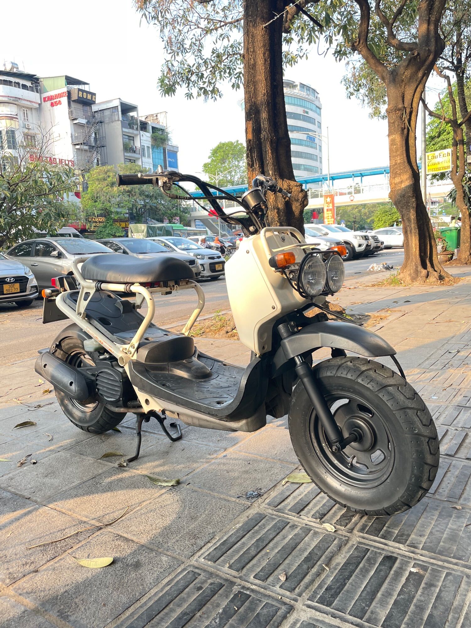 Xe máy 50cc honda zoomer màu trắng