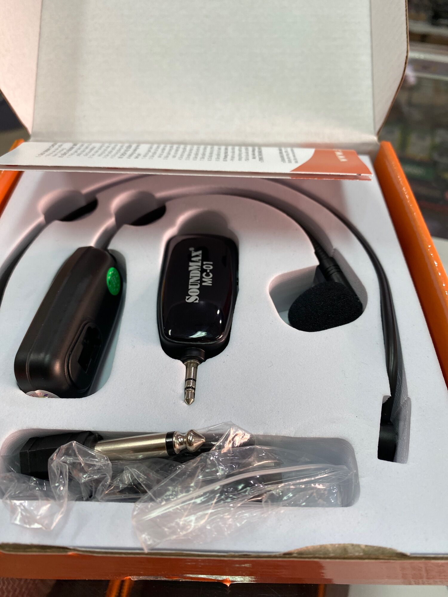 Microphone đeo tai không dây SoundMax MC-01