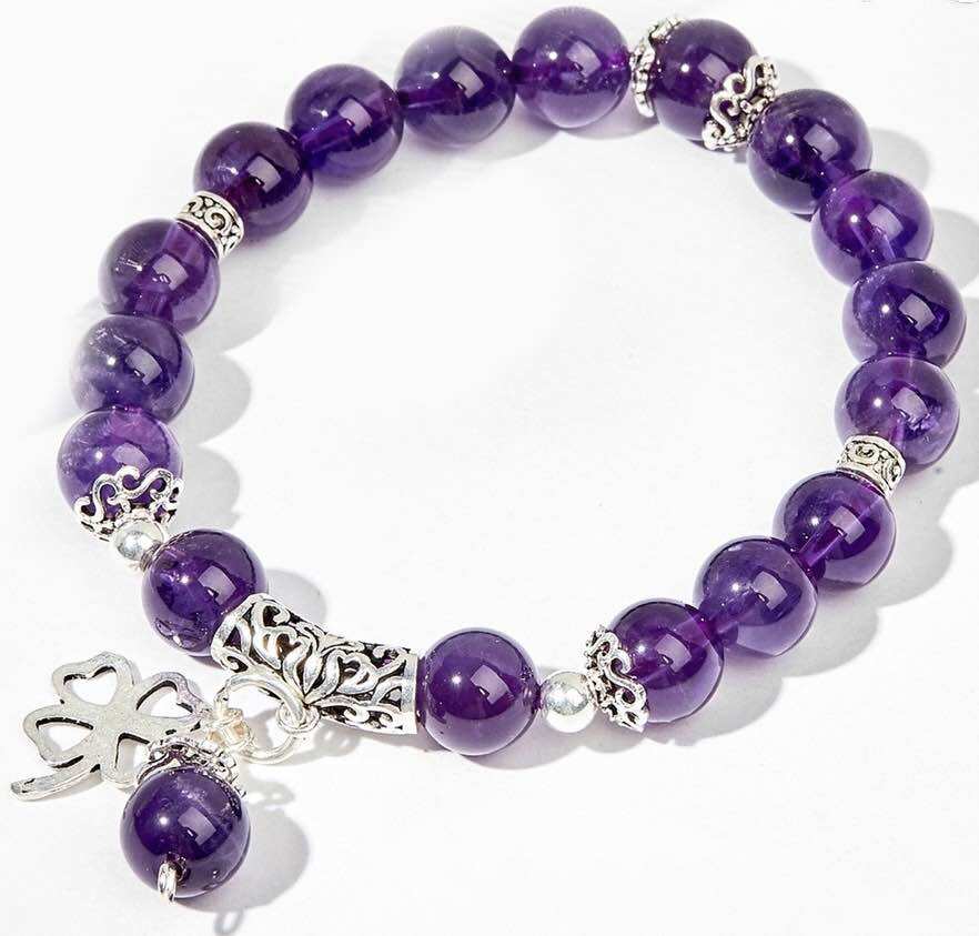 Vòng tay may mắn thạch anh tím 8mm, gắn charm cỏ 4 lá