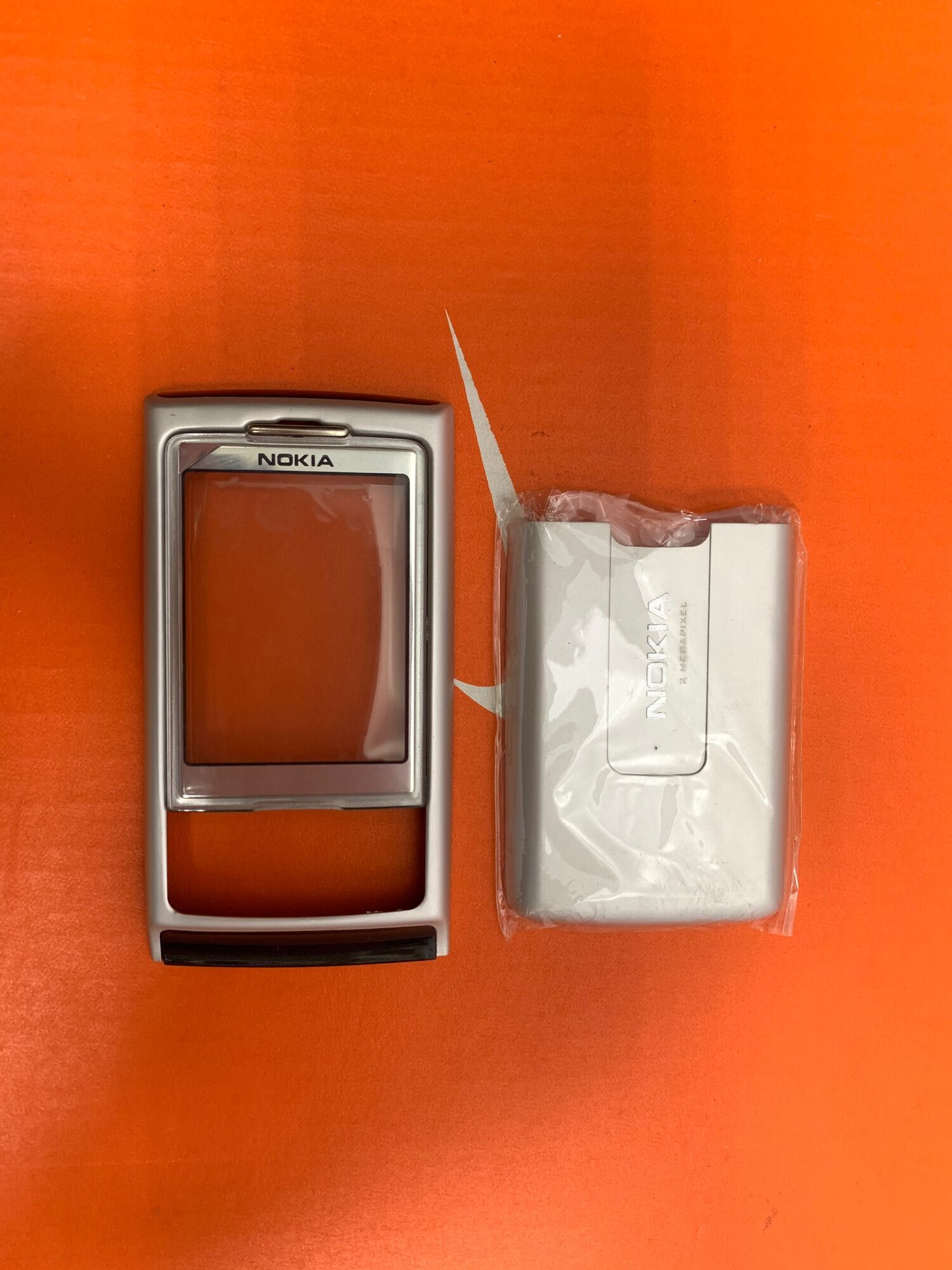 Vỏ nokia 6270 màu bạc