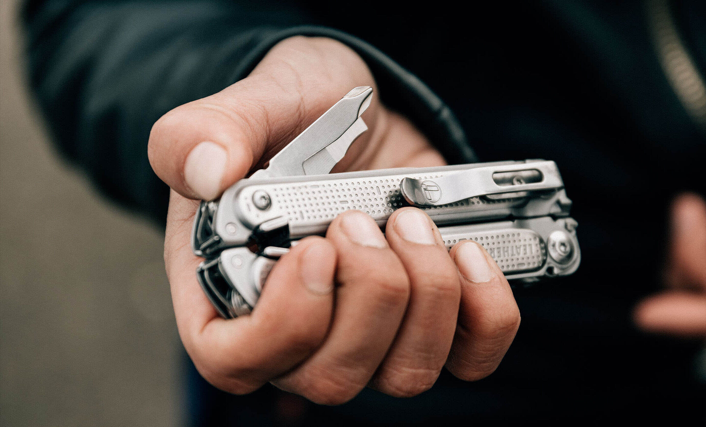 [HCM]Dụng cụ cầm tay đa năng Leatherman Free P2 (19 tools) [Bảo hành chính hãng 25 năm]