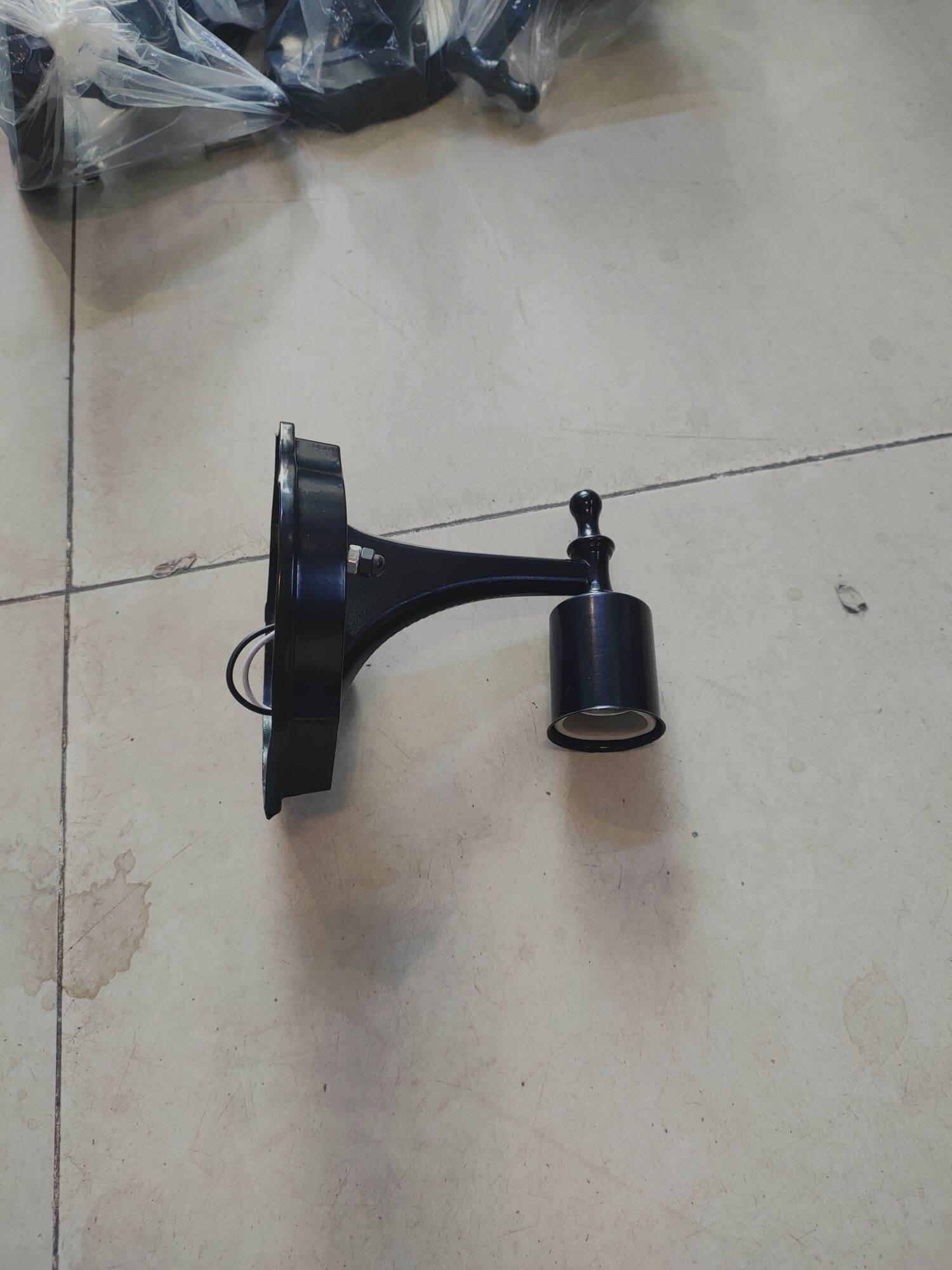 Chân đèn bắt tường đui E27