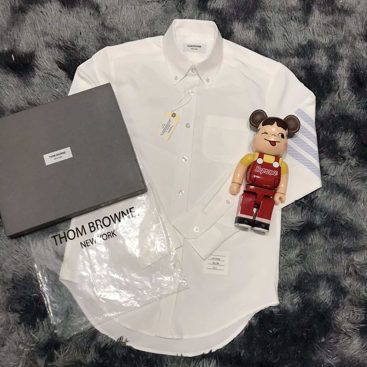 Áo sơ mi Thom brown trắng viền 4 sọc xanh nhạt , 4 sọc đỏ đen,công sở, nhập khẩu