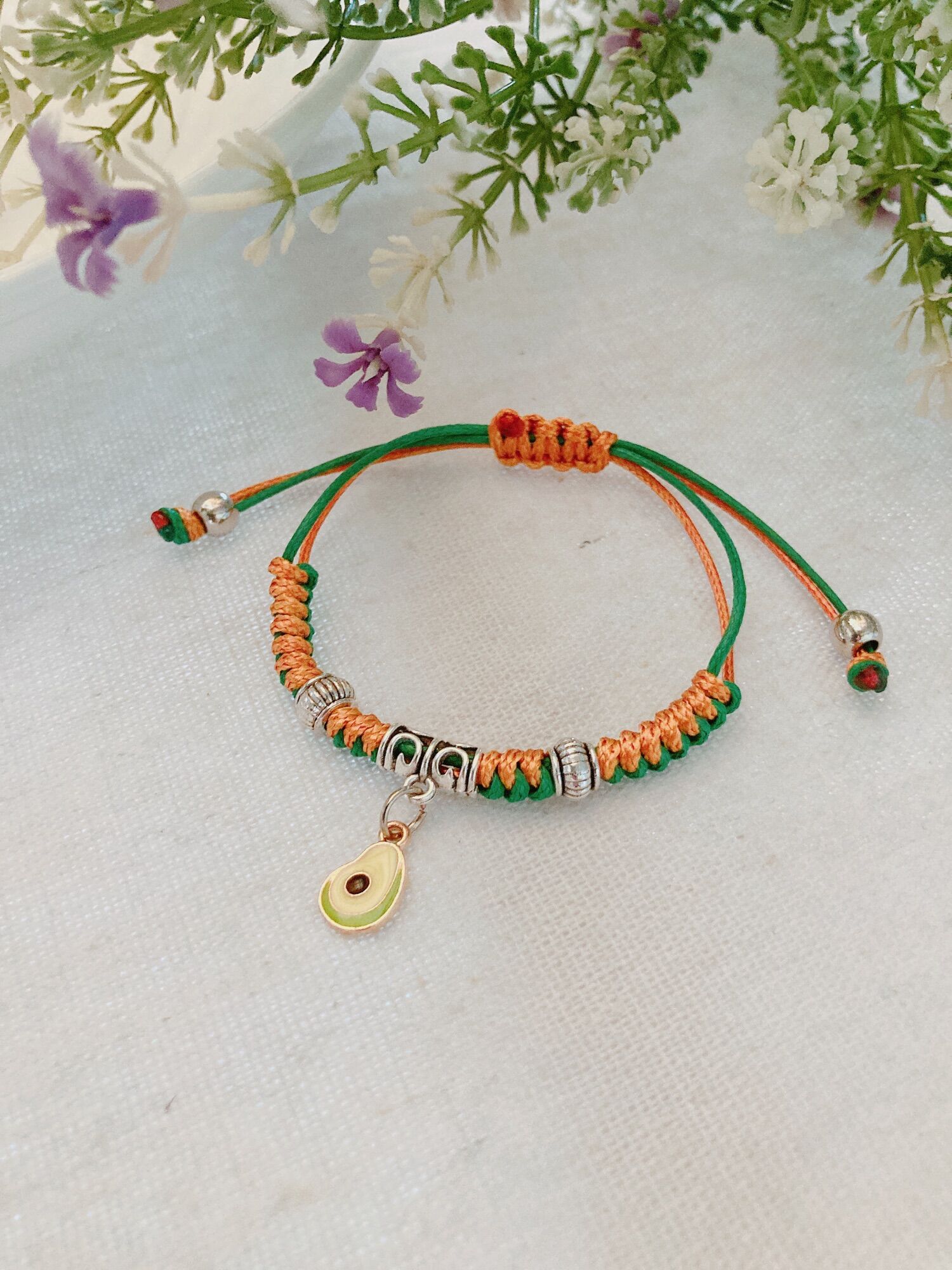 Vòng tay handmade trái bơ cute