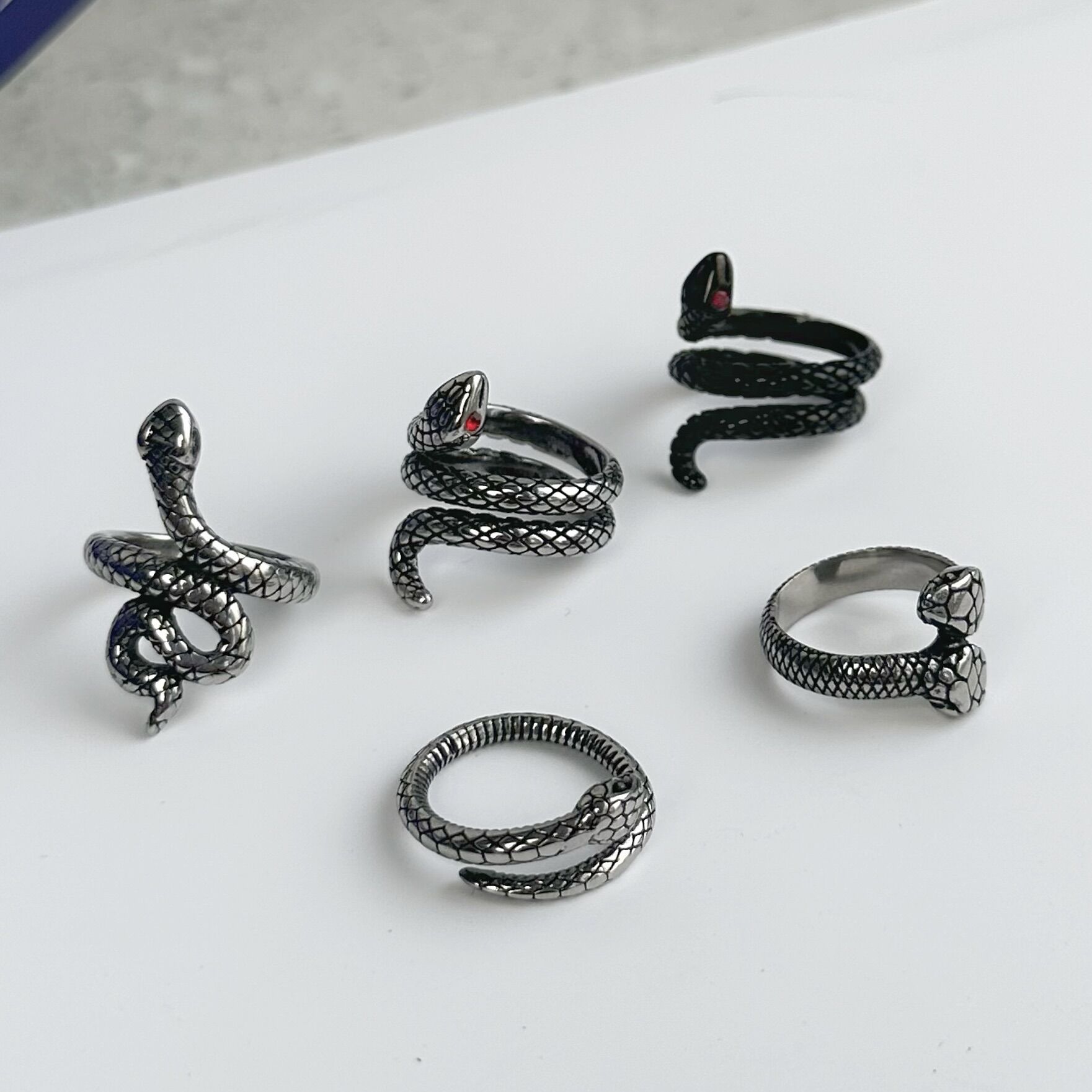 Nhẫn hình rắn đủ loại ring snake thép titan không gỉ
